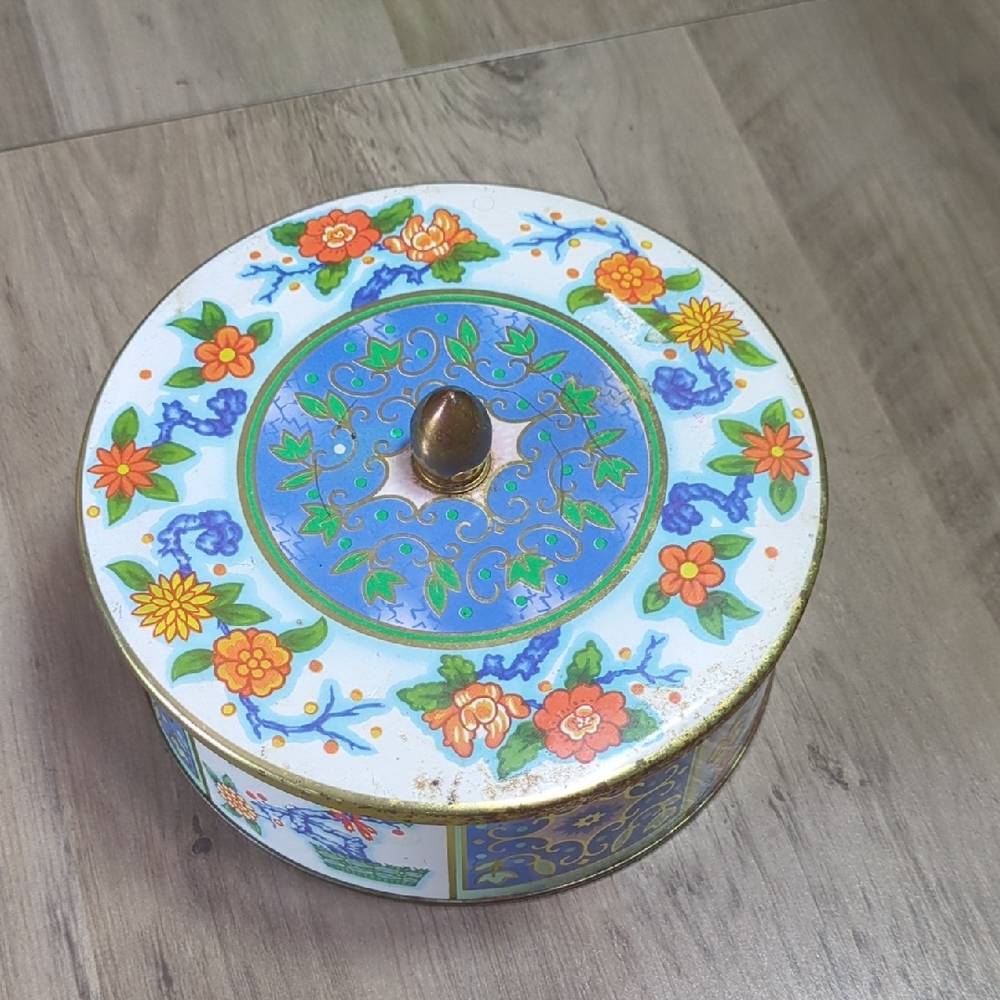 Vintage English Floral Decorative Storage Tin Designed By Daher